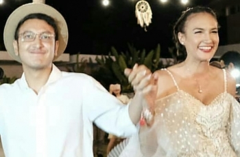 Ini Momen Hangat Saat 6 Seleb Hadiri Pernikahan Nadine Chandrawinata dan Dimas Anggara
