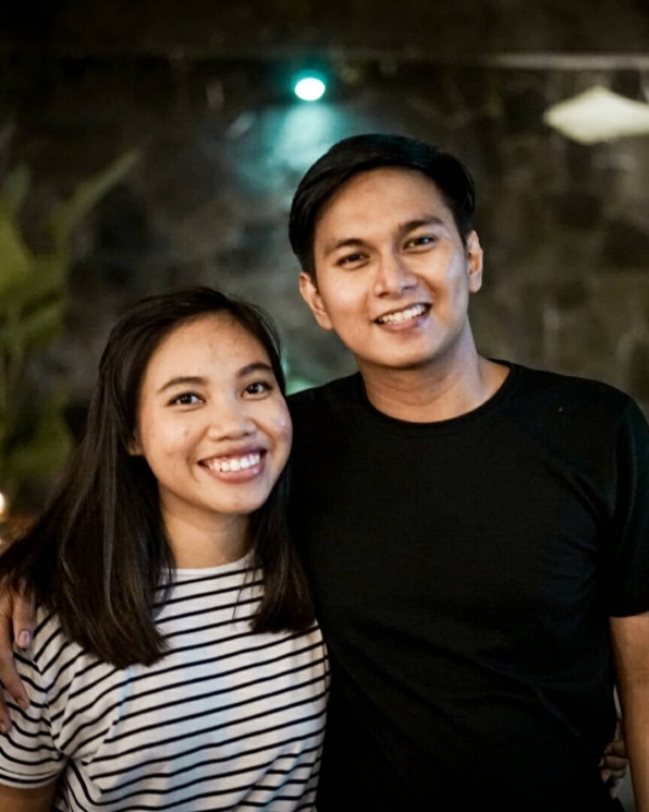 Mumuk Gomez dan pacar di Instagram @enoretra