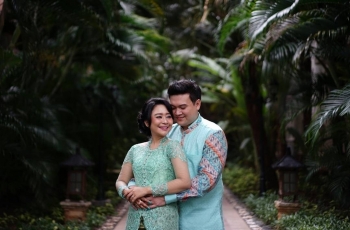 5 Potret Pernikahan Mantan Artis Cilik Chikita Meidy Kenakan Baju Adat Ini