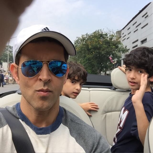 Hrithik Roshan dan anak-anaknya from Instagram @hrithikroshan
