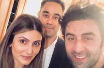 Intip 4 Foto Manis Ranbir Kapoor saat Rayakan Ulang Tahun Ibunya di Paris