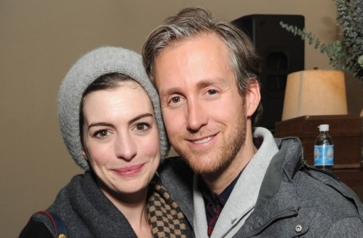 Anne Hathaway dan Adam Shulman. (net)