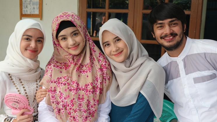 Instagram @ryana_dea
