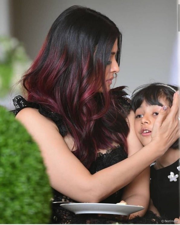 Aishwarya Rai di Paris from Instagram @bollywood
