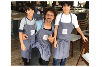 Ini 7 Bukti Hrithik Roshan Memang Hot Daddy