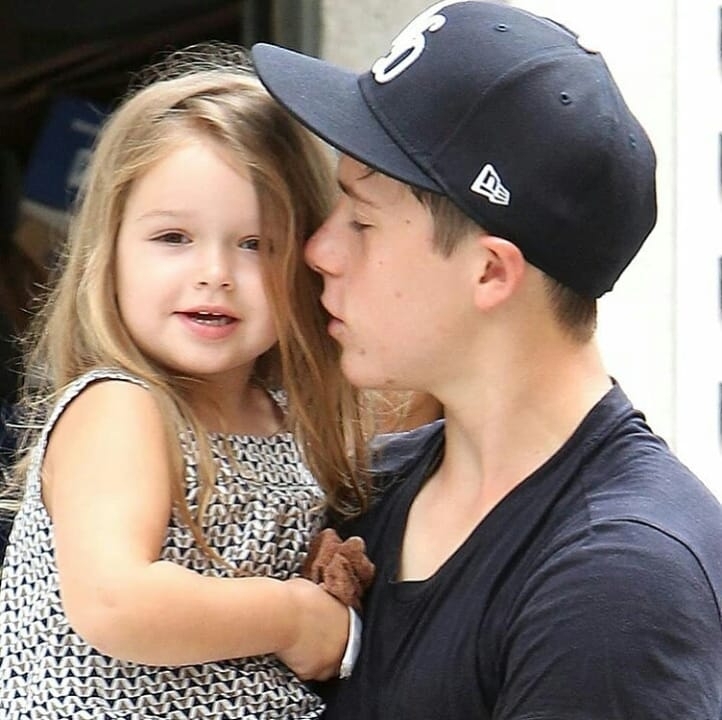 Harper dan Brooklyn Beckham from Instagram @hollywood_channel