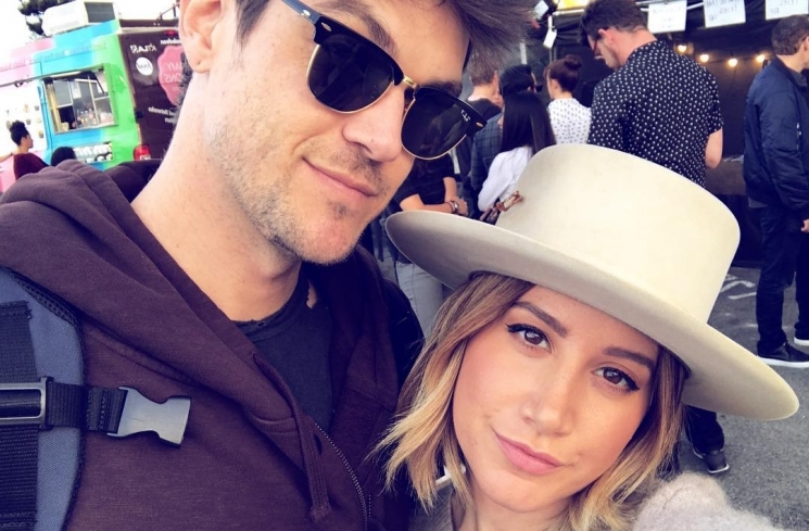 Kabar terkini dari Ashley Tisdale/ Kolase Instagram