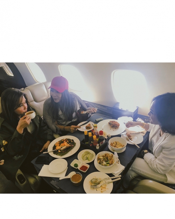 Maia Estianty bersama teman-teman kulineran ke Malang/ Kolase Instagram @ditaofficial.id