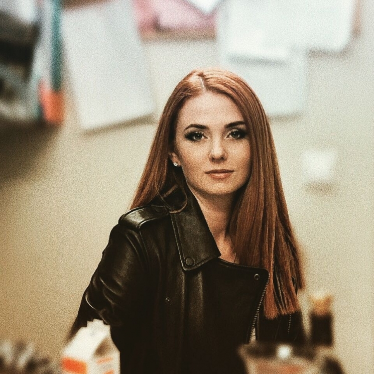 Instagram @lenakatina