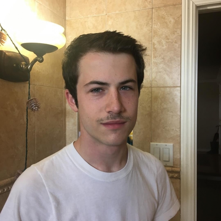 Penampilan pemeran Clay Jensen 13 Reasons Why dengan brewok di wajahnya/ Instagram @dylanminnette