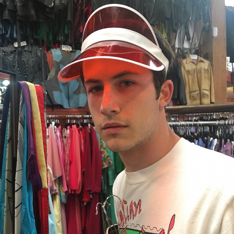 Penampilan pemeran Clay Jensen 13 Reasons Why dengan brewok di wajahnya/ Instagram @dylanminnette