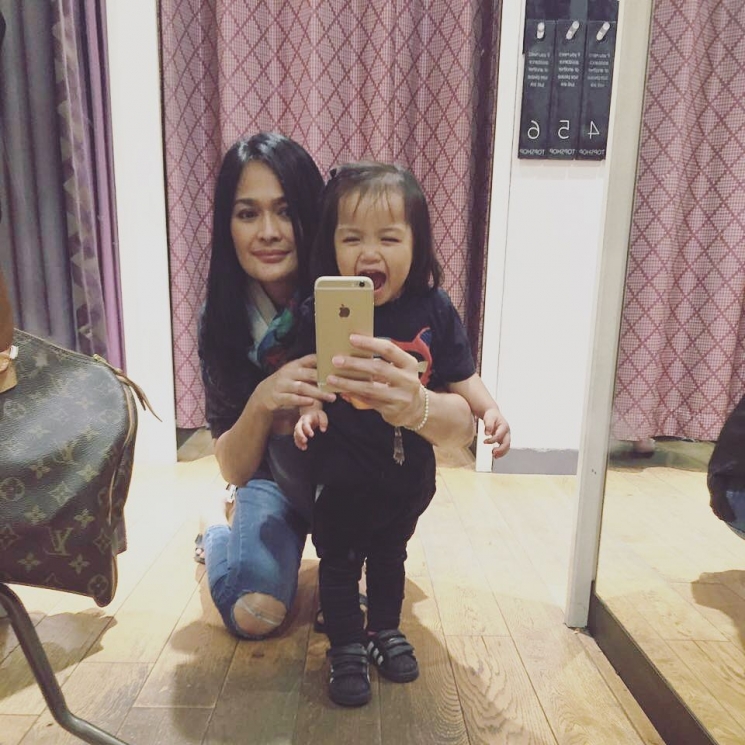 Donna Harun dan cucu / Instagram @rickyharun