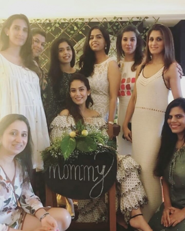 Para tamu di pesta baby shower from Instagram @mira.kapoor.fc