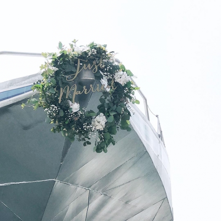 Dekorasi kapal untuk resepsi pernikahan Nadine dan Dimas/ Instagram @levinedecor