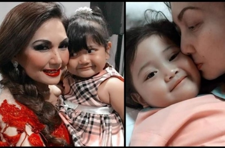 Nia Daniati dan cucunya / Instagram @niadaniatynew