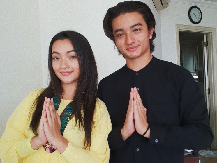 Artis bersaudara yang berakting di judul sinetron yang berbeda/ Instagram @megandomani1410