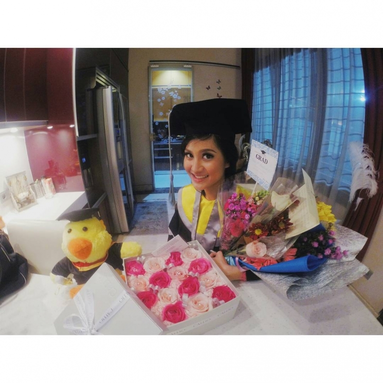 Talita saat menyelesaikan gelar sarjananya/ Instagram @talitabachtiar