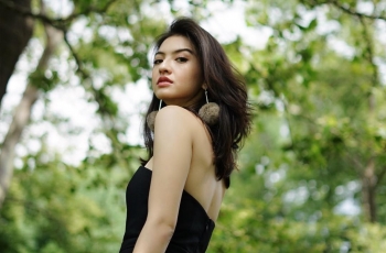 Aksi Raline Shah Naik Pohon di California Bikin Geleng Kepala