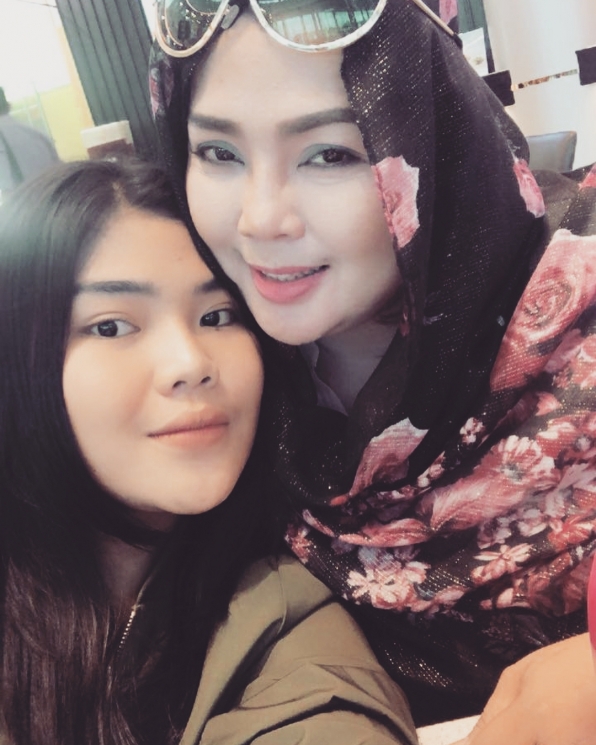 Keponakan Dewi Perssik/ Instagram @rosameldianti_