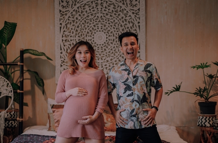 Maternity shoot Cherly Juno/ Instagram @herusetiawann