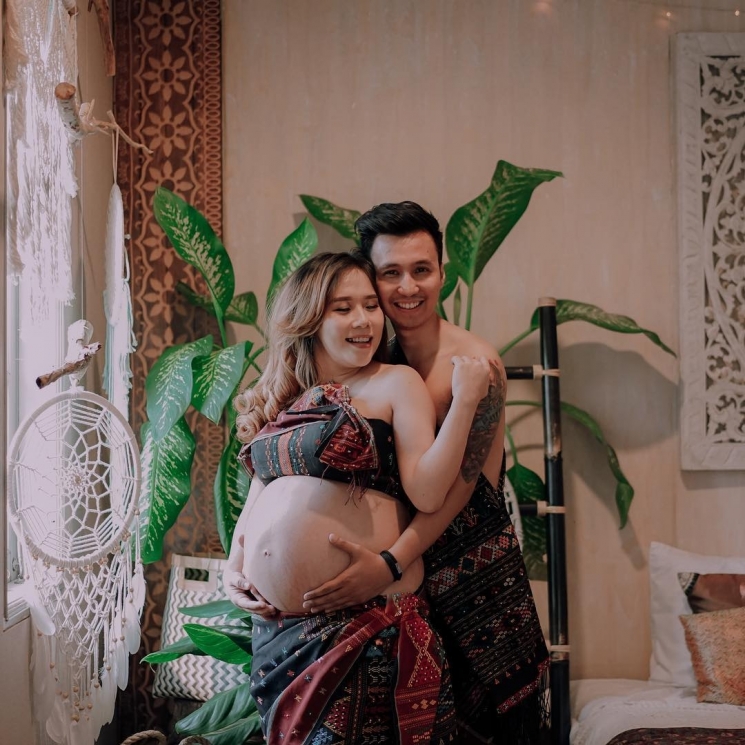 Maternity shoot Cherly Juno/ Instagram @cherly7uno