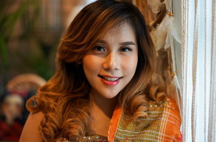 Maternity shoot Cherly Juno/ Instagram @makeupbykartikasari
