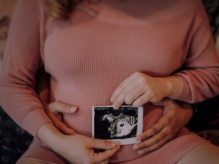 Maternity shoot Cherly Juno/ Instagram @herusetiawann