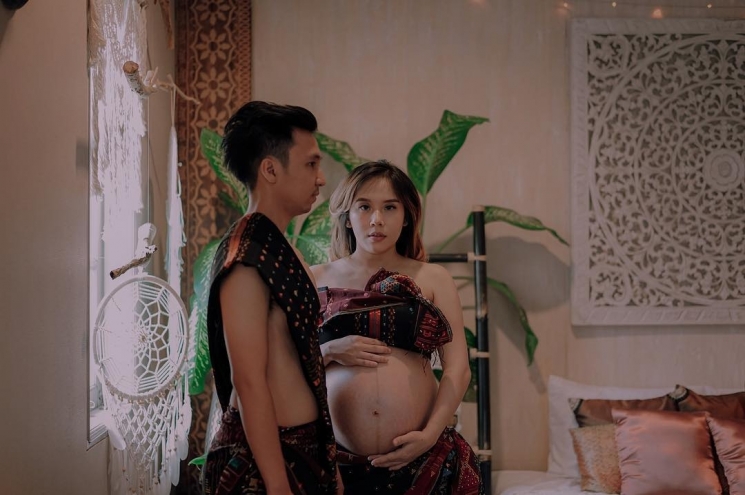 Maternity shoot Cherly Juno/ Instagram @herusetiawann