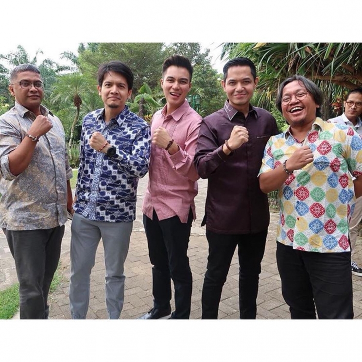 Pasukan pengantar lamaran Baim Wong from Instagram @moammaremka