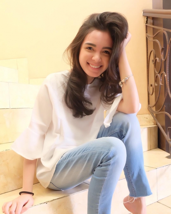 Claudia Andhara / Instagram @claudiaudie