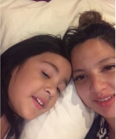 Nia Ramadhani bersama putri pertamanya/ Instagram @ramadhaniabakrie