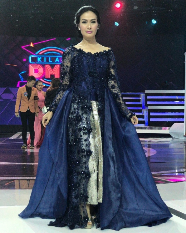 Gaya Iis Dahlia saat menjadi dewan juri/ Instagram @isdadahlia