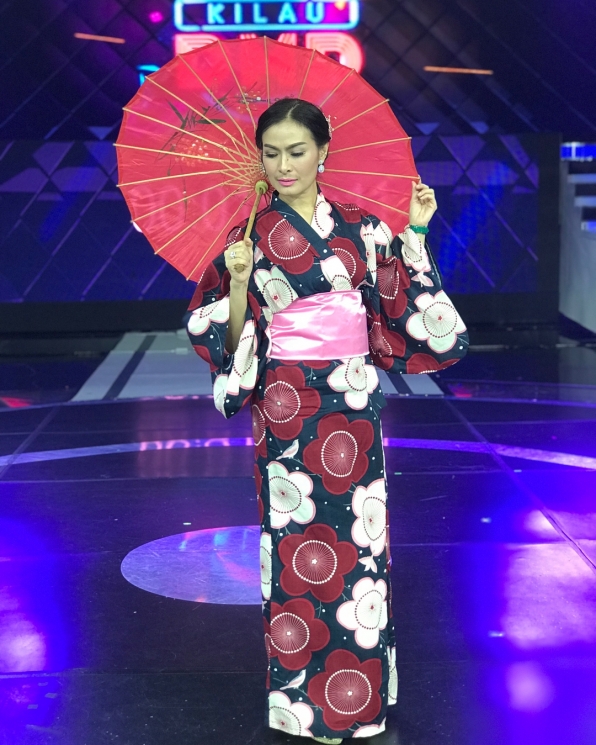 Gaya Iis Dahlia saat menjadi dewan juri/ Instagram @isdadahlia