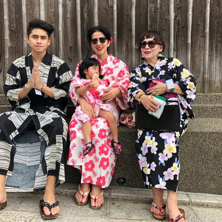 Venna Melinda sekeluarga di Jepang (Instagram/@vennamelindareal)