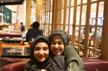 Senyum Merekah Laudya Cynthia Bella Gendong Anak Zaskia Sungkar, Keibuan Banget!