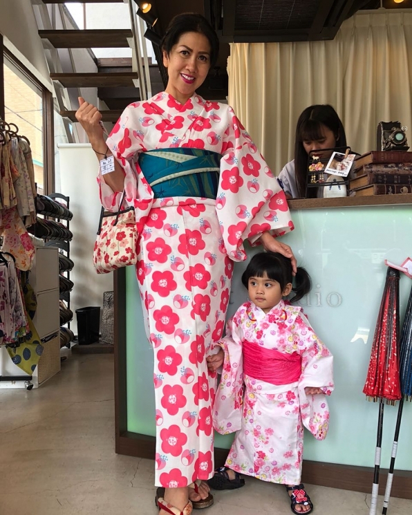Venna Melinda dan Vania Athabina di Jepang (Instagram/@vennamelindareal)