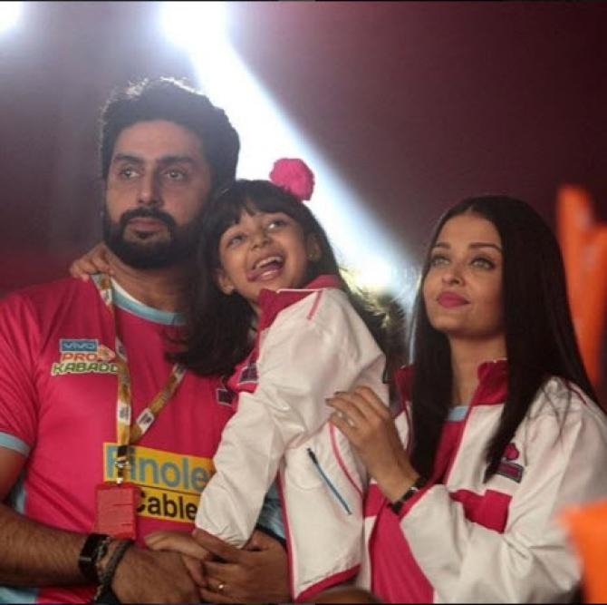 Aishwarya Rai dan keluarga from bollywoodshaadis.com