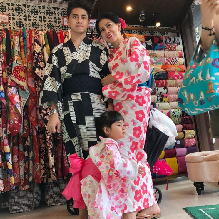 Venna Melinda sekeluarga di Jepang (Instagram/@vennamelindareal)