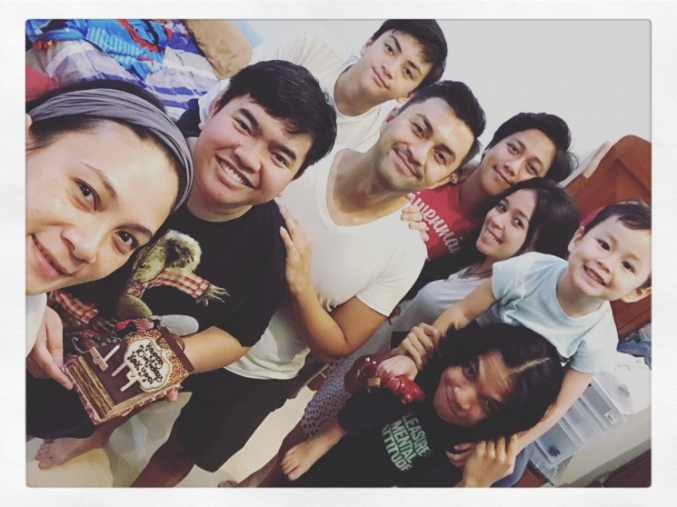 Seleb yang dekat dengan anak angkatnya. (Instagram/@bu_deedee)