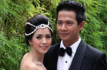 Dikabarkan Pisah Rumah, Begini Perjalanan Cinta Delon-Yeslin Wang