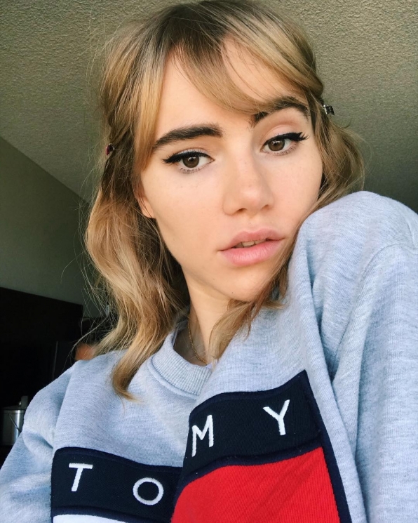 Pesona Suki Waterhouse, gebetan baru Robert Pattinson. (Instagram/@sukiwaterhouse)