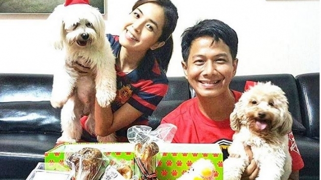 Perjalanan cinta Delon dan Yeslin Wang. (Suara.com)