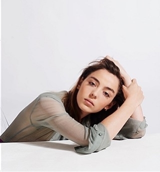 Garance Marillier pemeran Justine di film Raw yang bikin meleleh. (Instagram/@garancemarillier)