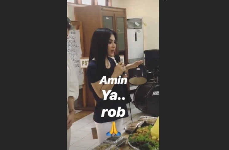 Suasana perayaan ulang tahun Syahrini di panti jompo. (Instagram/@princessyahrini)