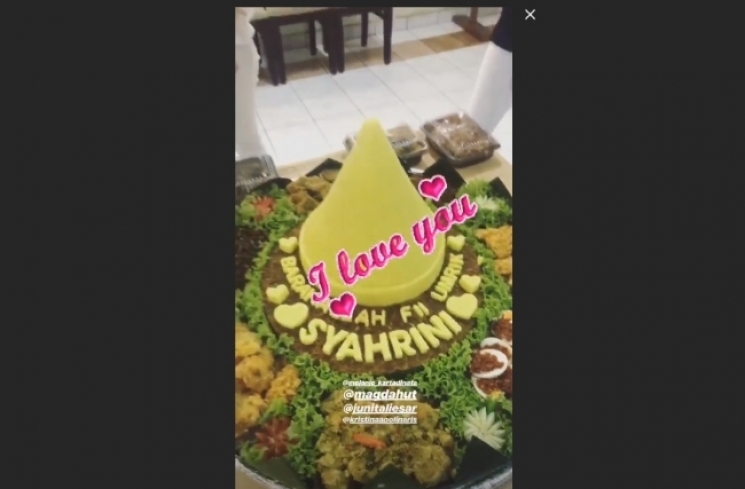 Suasana perayaan ulang tahun Syahrini di panti jompo. (Instagram/@princessyahrini)