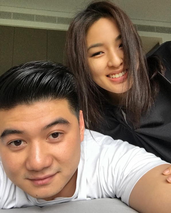 Kemesraan Chef Arnold dan Tiffany Soetanto. (Instagram/@arnoldpo)
