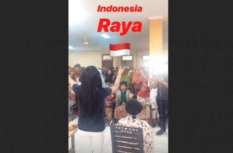 Suasana perayaan ulang tahun Syahrini di panti jompo. (Instagram/@princessyahrini)