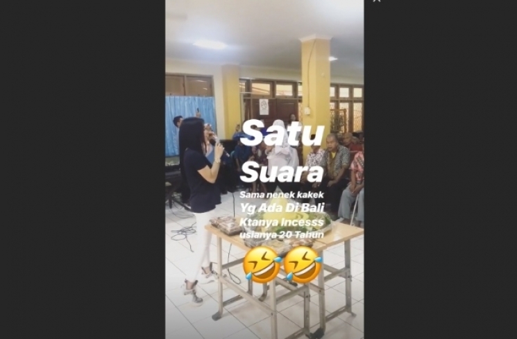 Suasana perayaan ulang tahun Syahrini di panti jompo. (Instagram/@princessyahrini)