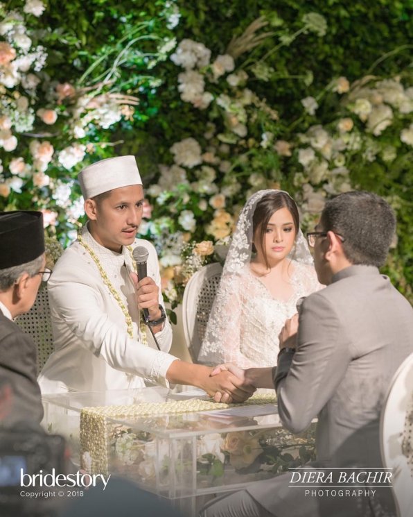 Proses Akad Nikah Tasya Kamila dan Randi Bachtiar. (Instagram/@thebridestory)
