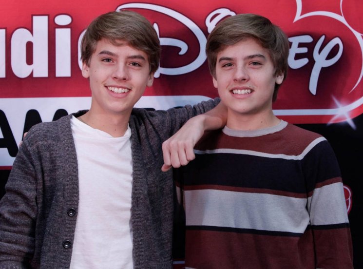 Dylan Sprouse dan Cole Sprouse. (eonline.com)